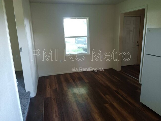 26 S Central St in Buckner, MO - Building Photo - Building Photo