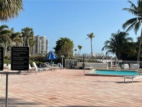 58 N Collier Blvd in Marco Island, FL - Foto de edificio - Building Photo