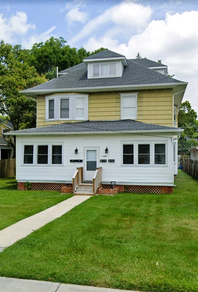 property at 11689 Somerset Ave