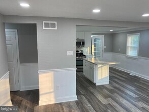 404 Abbott Rd in Hatboro, PA - Foto de edificio - Building Photo