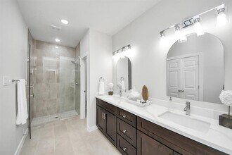 5205 Kenilwood Dr in Houston, TX - Building Photo - Building Photo