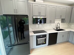6552 Olcott St in Tujunga, CA - Foto de edificio - Building Photo