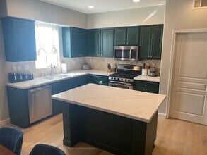 27463 Coldwater Dr in Santa Clarita, CA - Building Photo - Building Photo