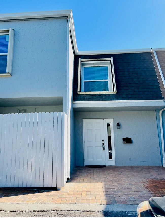 314 Sunshine Dr in Coconut Creek, FL - Building Photo - Building Photo