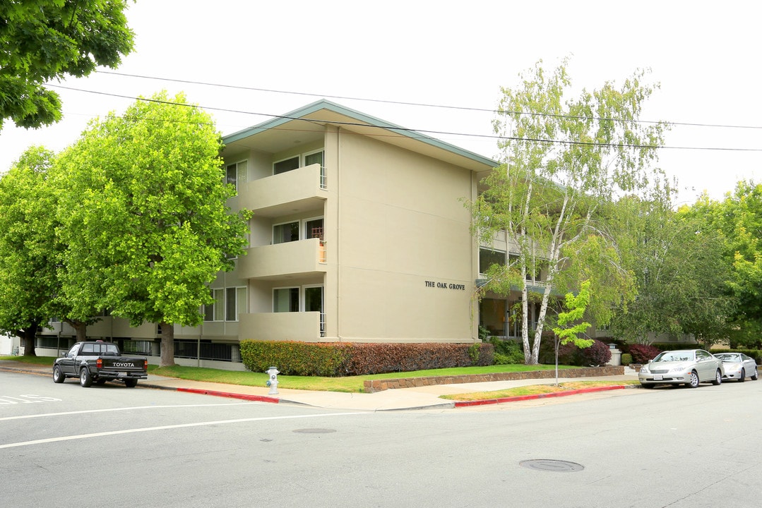 Oak Grove Apartments in Burlingame, CA - Building Photo