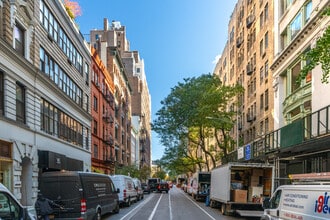 43 E 10th St in New York, NY - Foto de edificio - Building Photo
