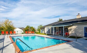 100 Remington Dr in Dickson, TN - Building Photo