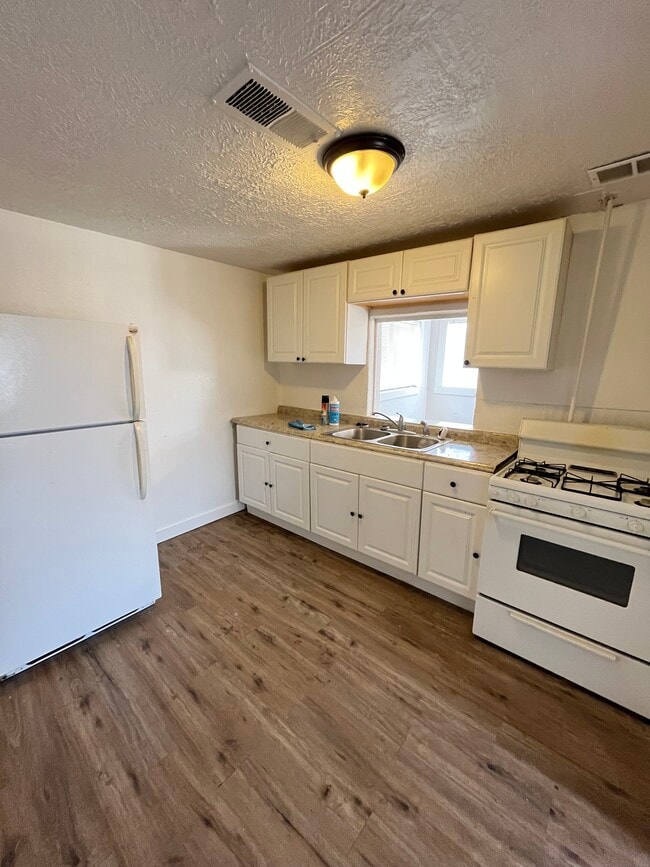 713 Cannon Rd SW, Unit B