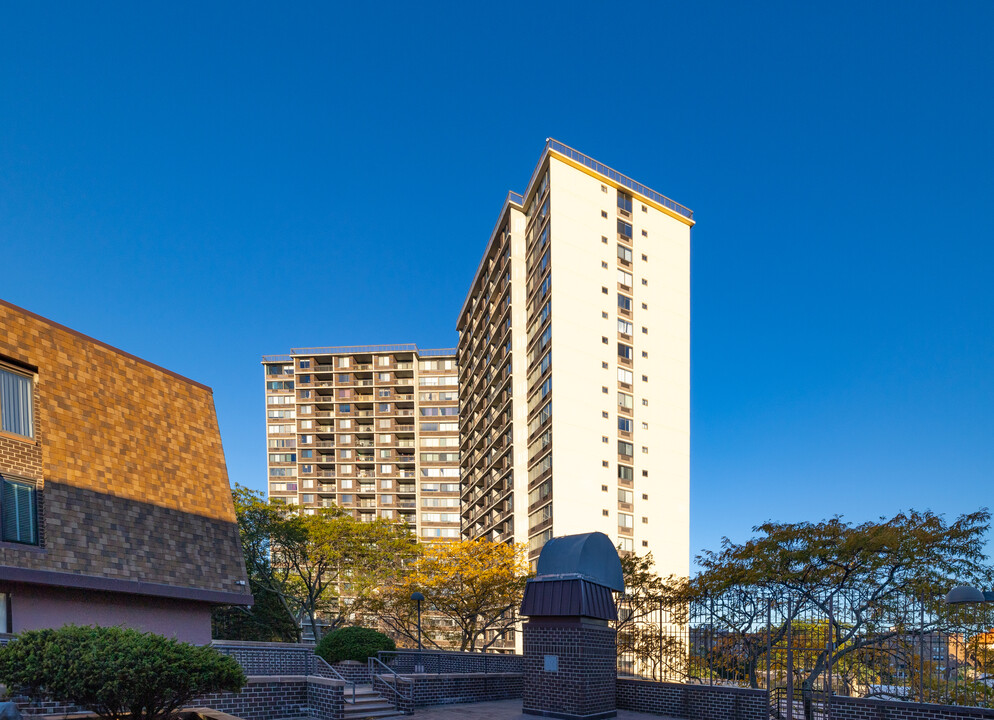 The Bay Club in Bayside, NY - Building Photo