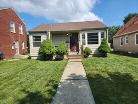 4224 W Glendale Ave in Milwaukee, WI - Building Photo