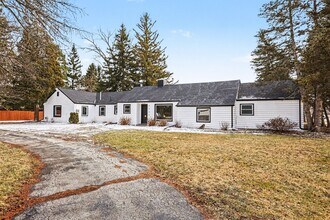 2705 McCarty Rd in Saginaw, MI - Foto de edificio - Building Photo