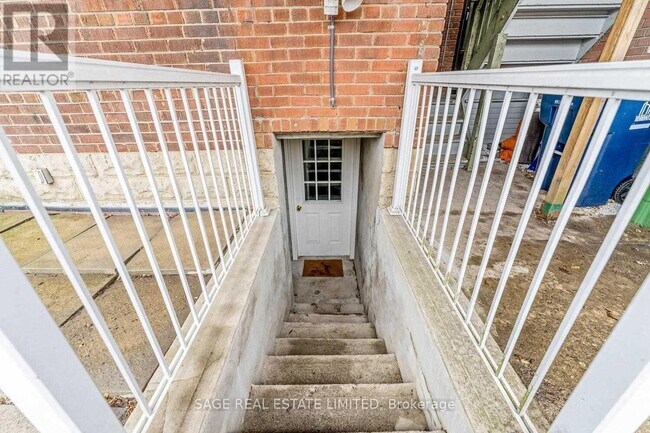 118 Braemar Ave in Toronto, ON - Building Photo - Building Photo