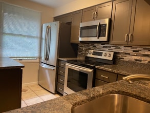 231 Shady Ridge Dr in Monroeville, PA - Foto de edificio - Building Photo