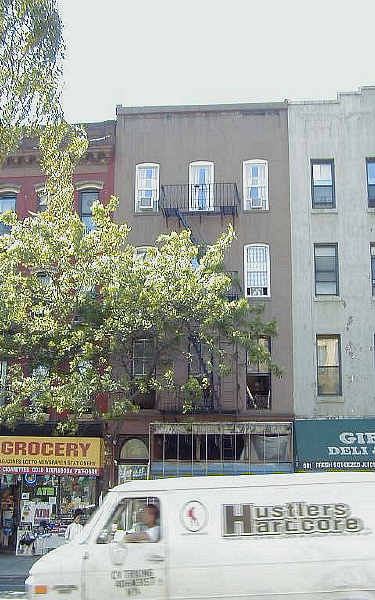 679 Ninth Ave in New York, NY - Building Photo