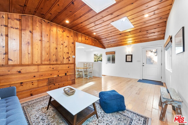 19876 Observation Dr in Topanga, CA - Foto de edificio - Building Photo