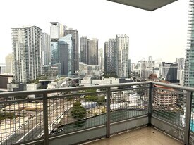 350 S Miami Ave, Unit 2710 in Miami, FL - Building Photo
