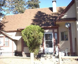 220-230 E Brookside St in Colorado Springs, CO - Building Photo - Building Photo