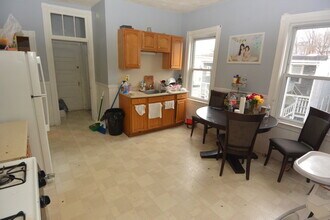 10 Brackett St, Unit 2 in Boston, MA - Foto de edificio - Building Photo