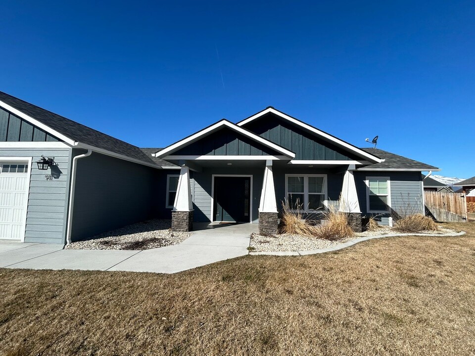 911 Doty Ln in Corvallis, MT - Building Photo