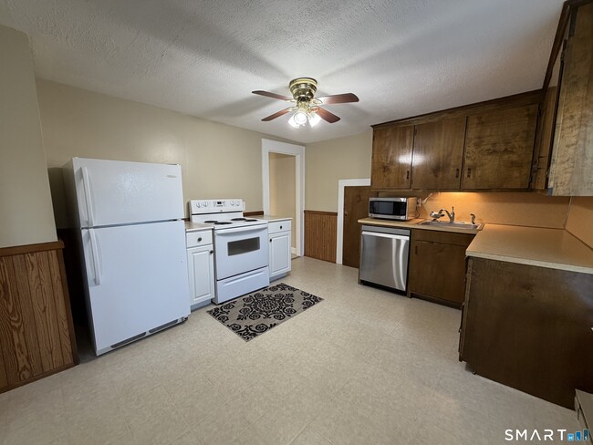 38 Twining St in Bristol, CT - Building Photo - Building Photo