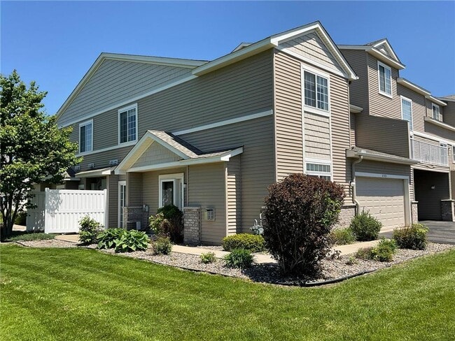 6585 Olive Ln N in Maple Grove, MN - Building Photo - Building Photo