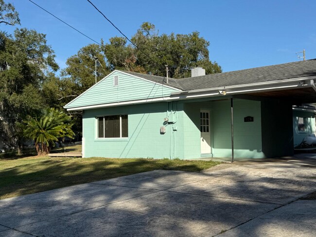 320 E Oak St in Lake Alfred, FL - Building Photo - Building Photo