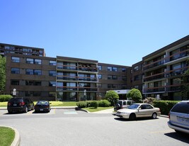 1801 O'connor Dr in Toronto, ON - Building Photo