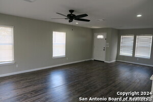 5011 Teall Falls in San Antonio, TX - Building Photo - Building Photo