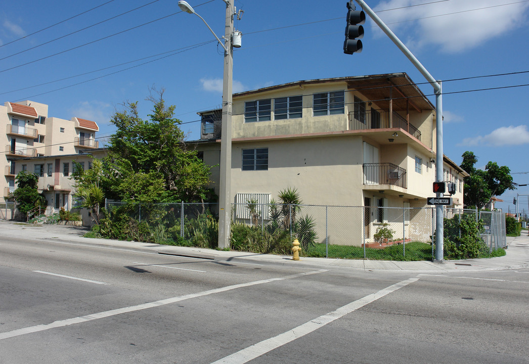 1901 SW 7th St in Miami, FL - Building Photo