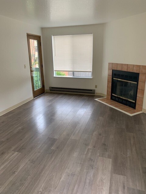 Mirrorwood Apartments in Seattle, WA - Building Photo - Building Photo