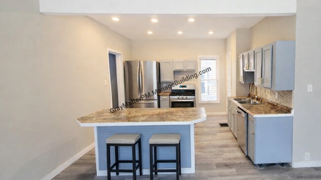 1032 Raspberry St in Erie, PA - Building Photo - Building Photo