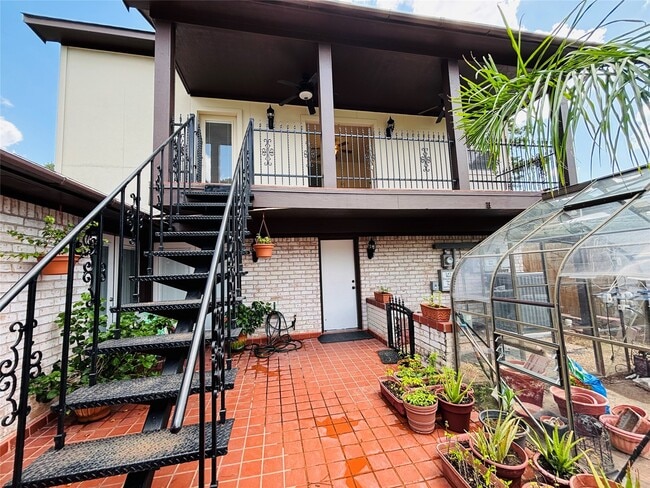 property at 506 Rosewood Dr