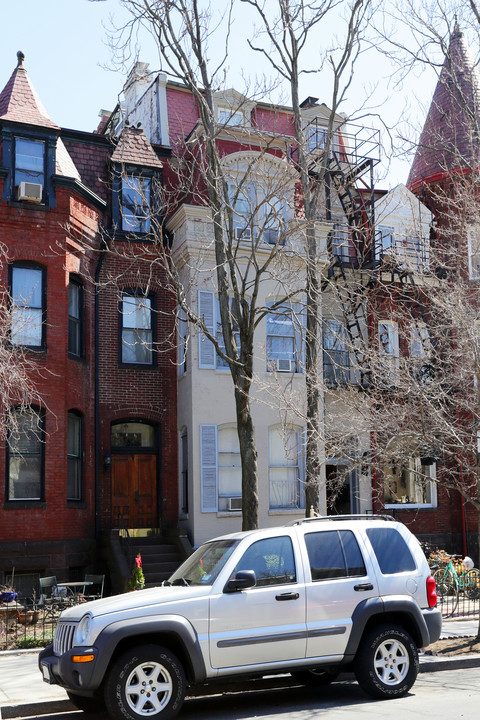 1803 19th St NW in Washington, DC - Building Photo