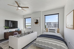 Granada Senior Living in San Antonio, TX - Building Photo