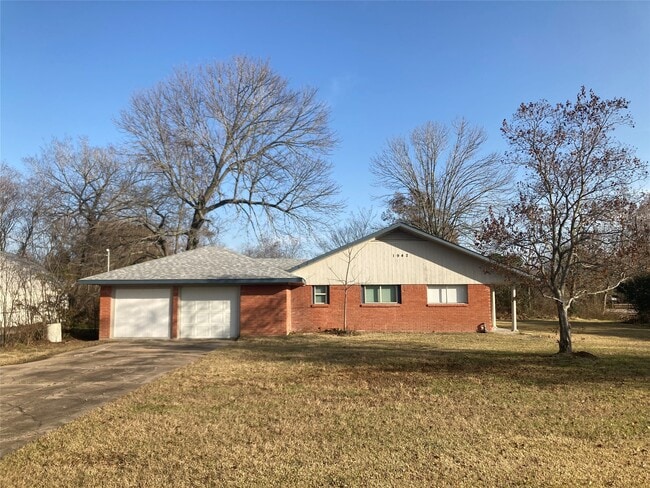 property at 1942 Center St