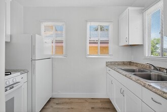 2652 E 15th St in Long Beach, CA - Building Photo - Building Photo