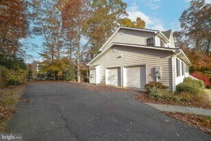 19825 Fall Ct in Great Mills, MD - Building Photo