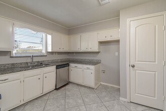 208 17th Ave N in Texas City, TX - Building Photo - Building Photo