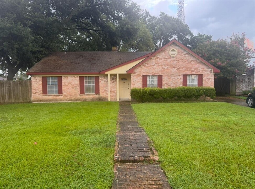 21326 4 Oaks Dr in Houston, TX - Foto de edificio