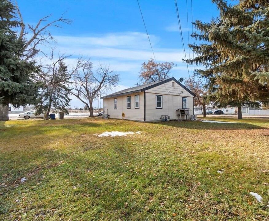 990 E 10th S in Mountain Home, ID - Building Photo