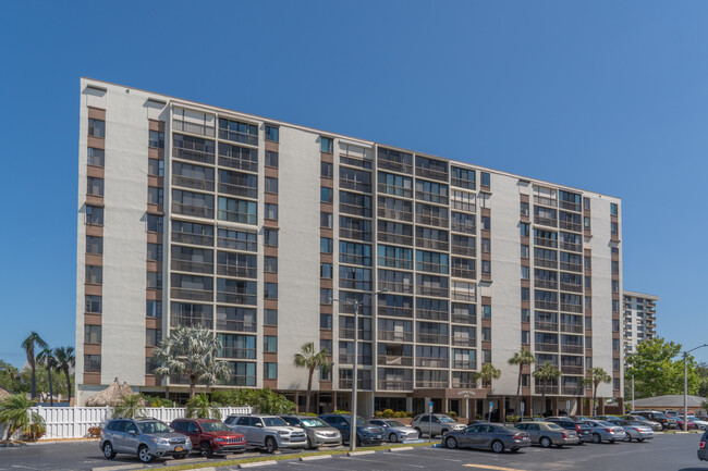 Dolphin Cove Condominium in Clearwater, FL - Foto de edificio - Building Photo