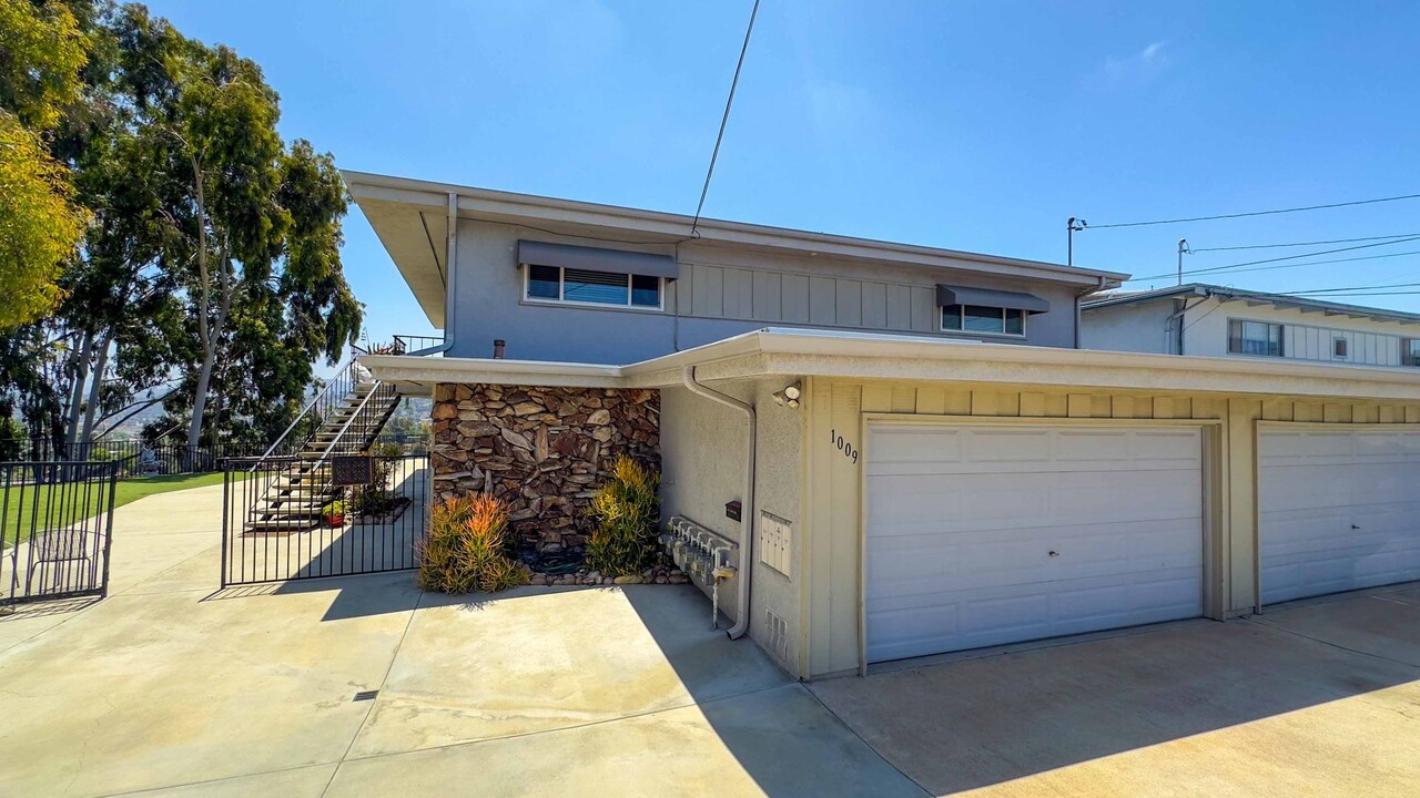 1009 Dennstedt Ct in El Cajon, CA - Building Photo