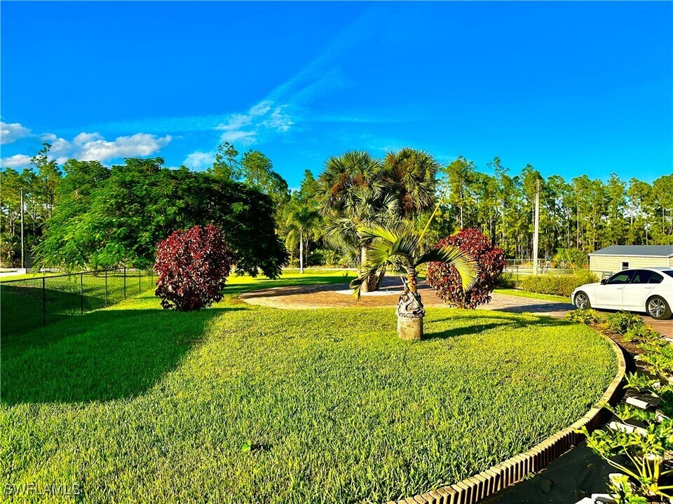 2744 39th Ave NE in Naples, FL - Building Photo