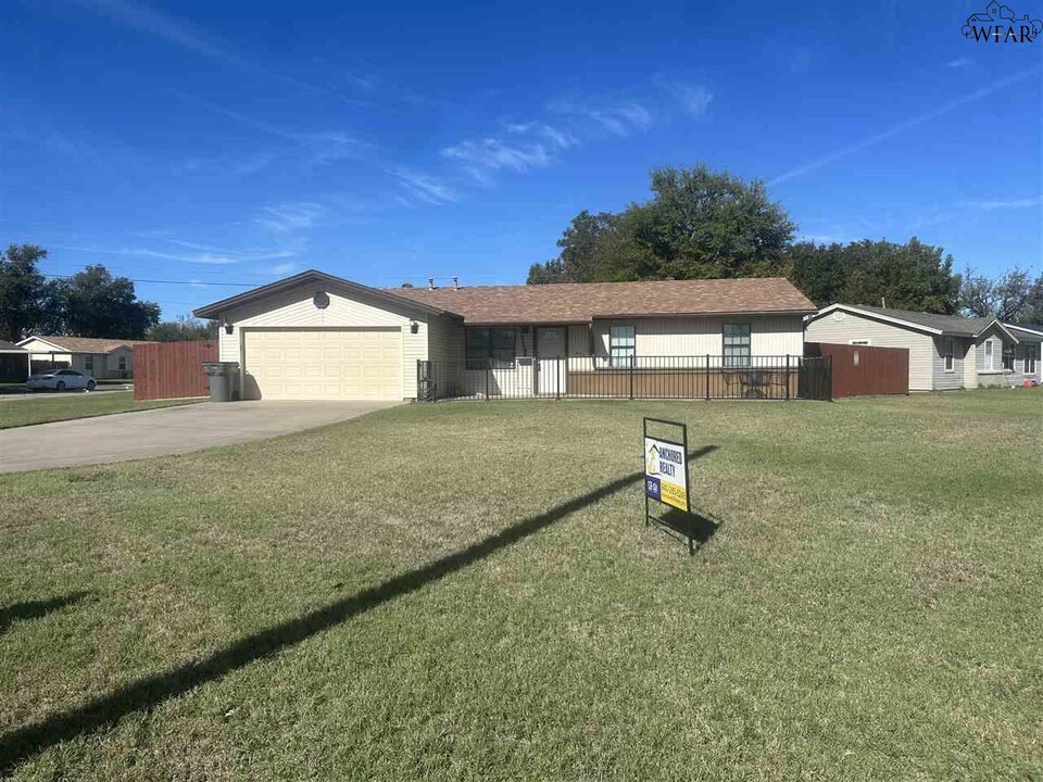 1430 Deville St in Wichita Falls, TX - Building Photo