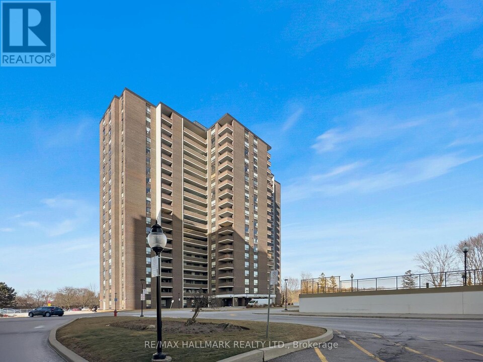 1535-1535 Lakeshore Rd E in Mississauga, ON - Building Photo