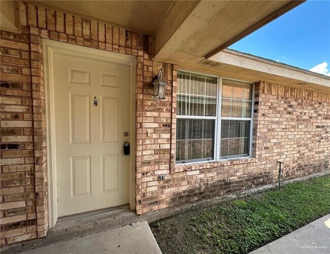 16 E Quail St in Pharr, TX - Building Photo - Building Photo