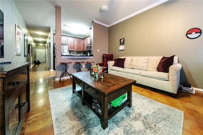 property at 910 W 25th St