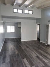 3384-3386 Martin Luther King Jr Blvd in Lynwood, CA - Foto de edificio - Interior Photo