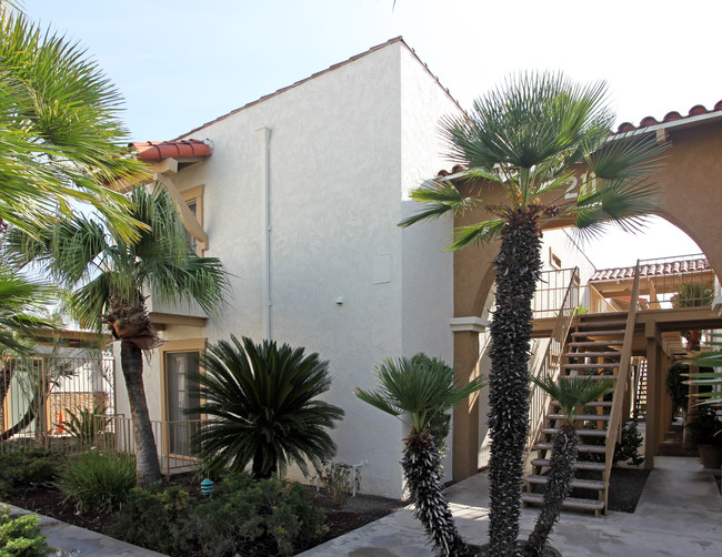 Casa Del Sol in Orange, CA - Building Photo - Building Photo