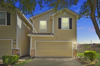 15875 Misty Loch Ln in Houston, TX - Building Photo - Building Photo